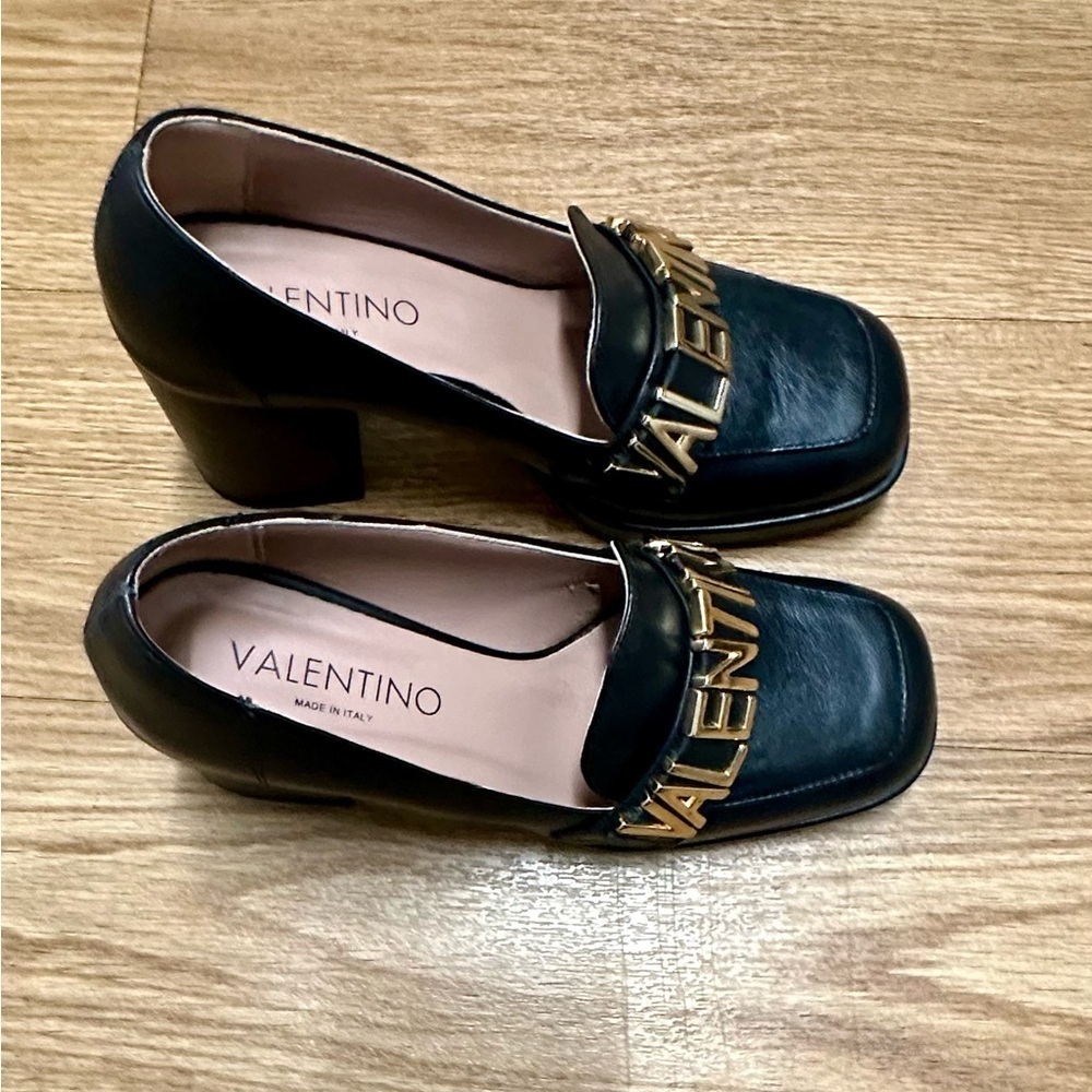 VALENTINO BY MARIO VALENTINO
Rosalinda Logo Leather Heeled Loafers - Picture 7 of 16